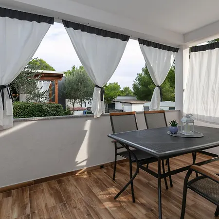 Camp Lana With Pool 营地