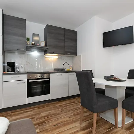 Camp Lana With Pool Drage