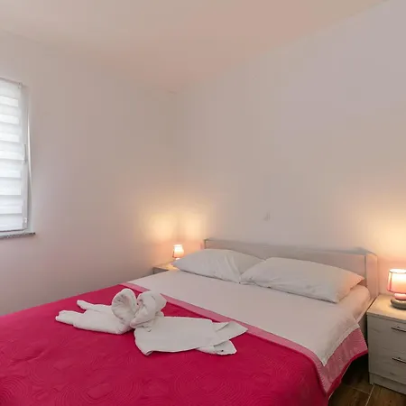 Camp Lana With Pool 캠프장 드라게