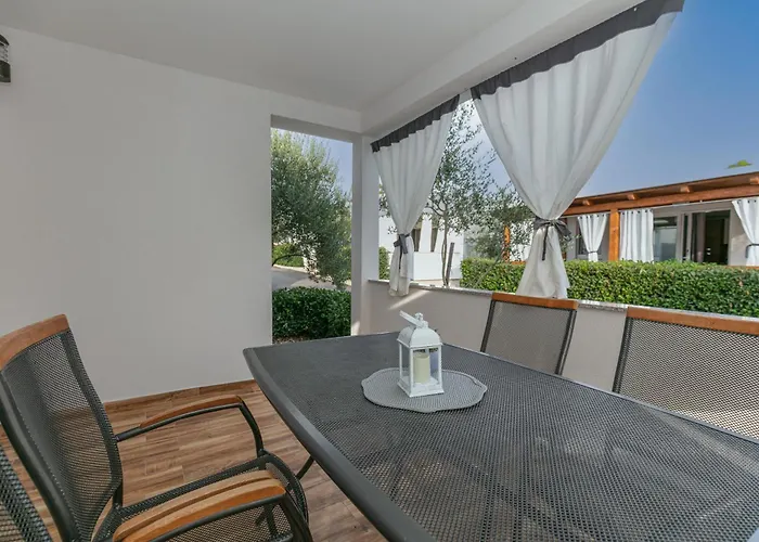 Camp Lana With Pool Κάμπινγκ