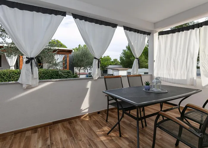 Camp Lana With Pool Κάμπινγκ