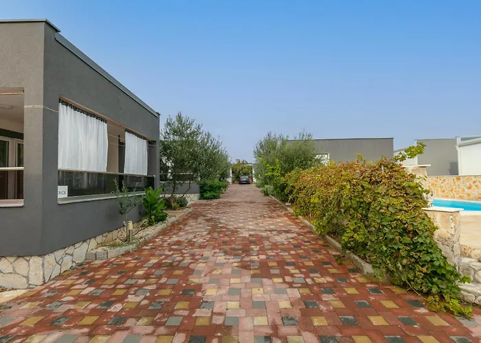 Camp Lana With Pool *