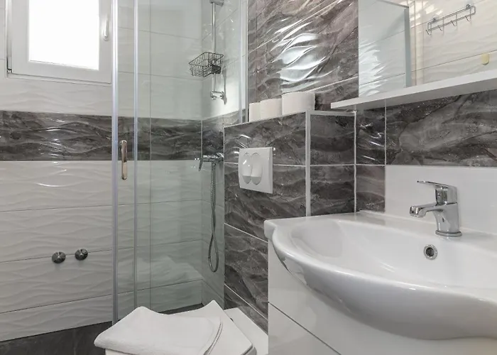 Camp Lana With Pool Campingplads