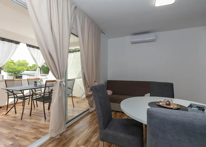 Camp Lana With Pool Drage