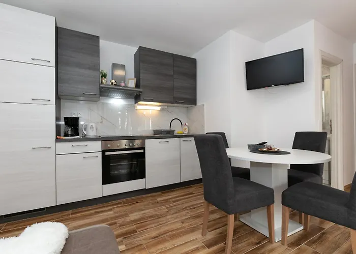 Camp Lana With Pool Drage