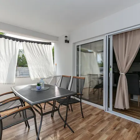 Camp Lana With Pool Campsite Drage