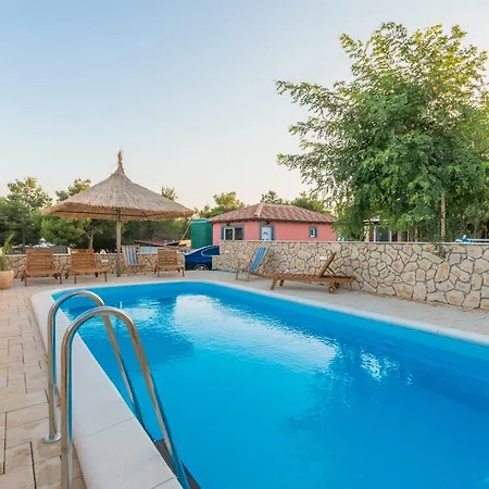 Camp Lana With Pool Parque de Campismo