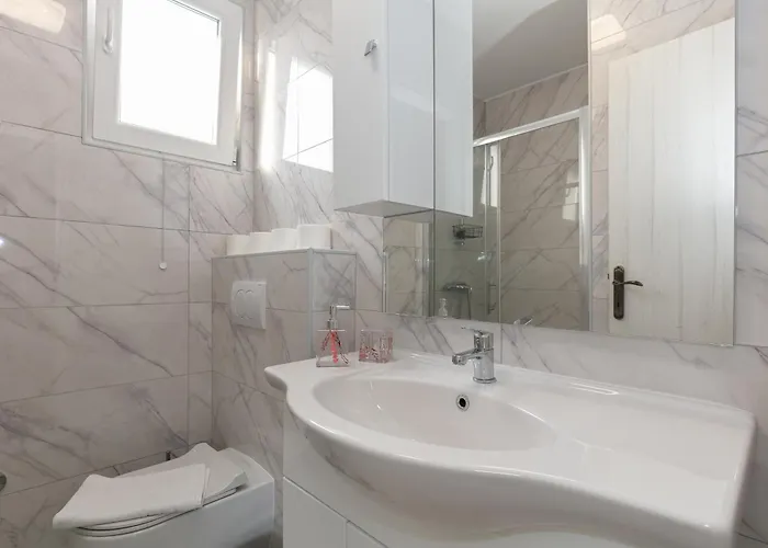 Kamp Camp Lana With Pool Drage